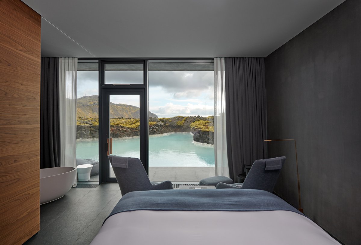 hdesignfair's tweet image. #internationalinspo Emphasizing the natural beauty of the surrounding lagoon and lava flow, Basalt Architects and @DesignGroupIt collaborated for a truly striking experience at the Retreat at Blue Lagoon in Iceland. #hospitalitydesign #resortdesign #hoteldesign