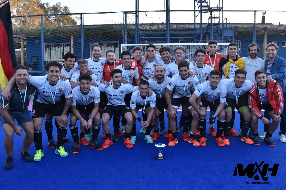 MinutoHockey's tweet photo. #RecuerdosMH 🔙💭

🔵 Hace un año, Alemán 🇩🇪 se consagraba campeón del Campeonato Argentino de Clubes B.

🔵 Los Teutones se impusieron en la final frente a Vistalba por penales y se quedaron de manera invicta con el título en el torneo que se jugó en Mendoza.🏆 https://t.co/2yJOVnRz95
