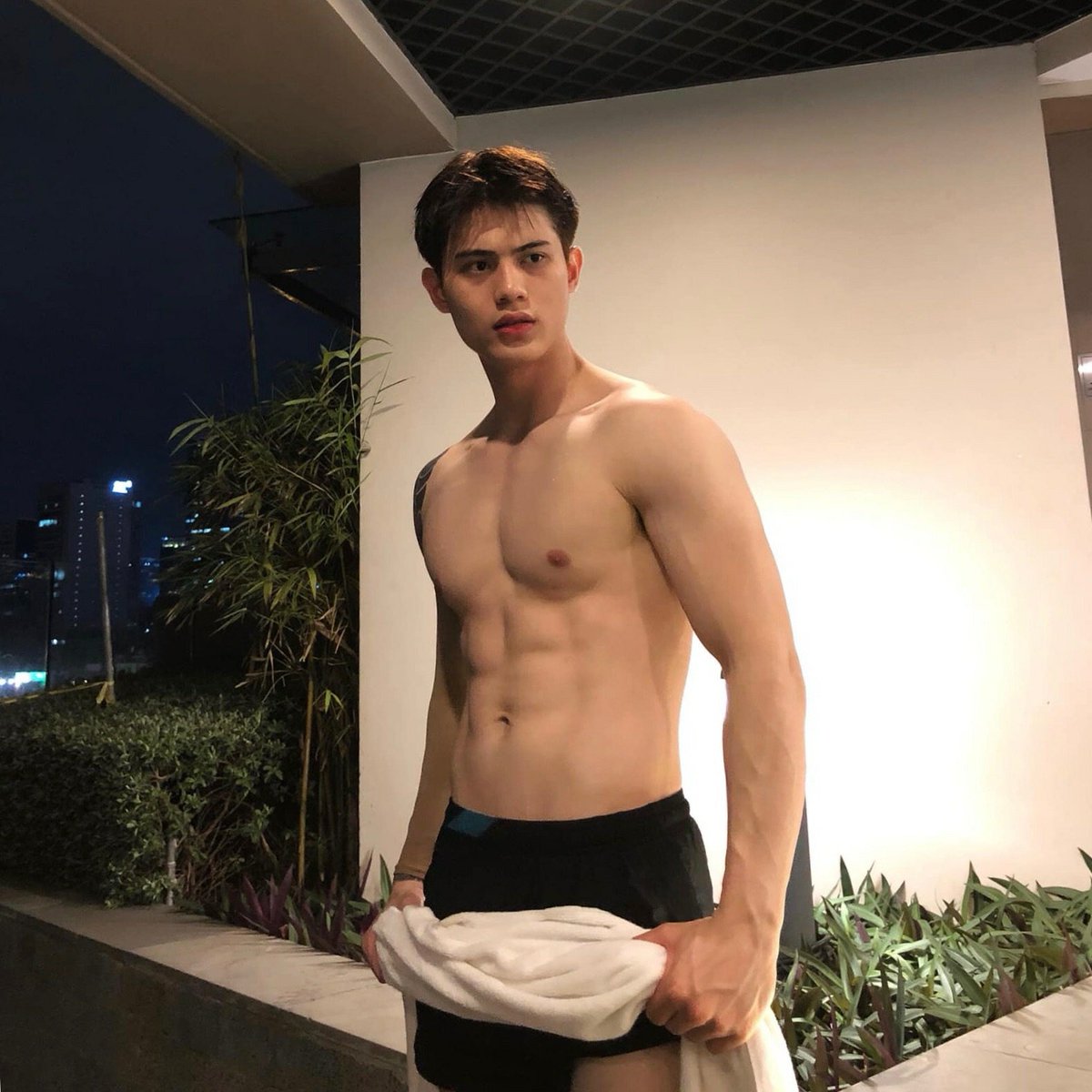 xiaowei_tx's tweet photo. 喜欢腹肌吗😏😏💦？
#腹肌 #胸肌 #肌肉 #中国肌肉男 #nsfw #muscle #pec #flex #gay #abs #gayporn #gaymuscle #肌肉男 #OnlyFansPromo #OnlyFansGay #OnlyFans #OF
@huninut_ @cumvidz7604 @Countryboiboots @purelygayporn @Hockeyguy13 @fans_bot @nsfwOnlyFans https://t.co/oK1ncQqxi4