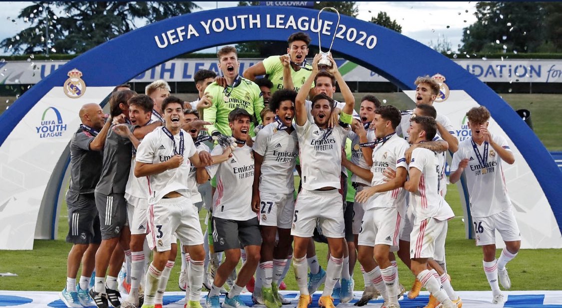 ivan_campo's tweet photo. Enhorabuena al @realmadrid y en especial a las jóvenes promesas @lafabricacrm por ganar la @UEFAYouthLeague y a su entrenador @RaulGonzalez. #UYL #UYLfinal . https://t.co/asL0SOYk46