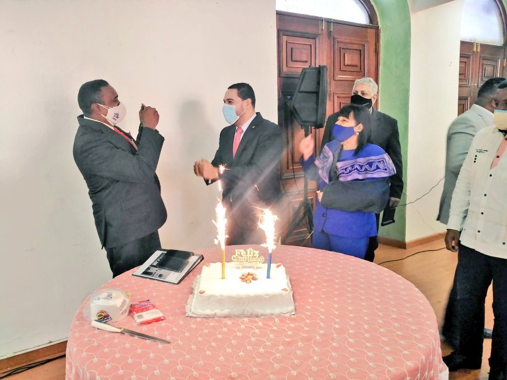 CodiaCentral's tweet photo. Hoy, celebrarmos con alegría el cumpleaños del Agrim. @IngVictorTorre5, secretario general, junto a miembros de la Junta Directiva Nacional, colaboradores e invitados. ¡Muchas felicidades!
#CodiaCelebra #CodiaRD #TodosSomosCodia #ToqueDeQueda #25Ago https://t.co/gKLRPvFUzF