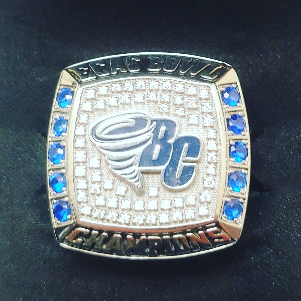 ConnerEvans78's tweet photo. Somebody say something bout a ring? #ringseason https://t.co/EhSqhZ5J8N