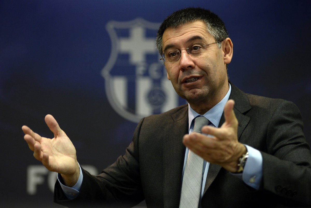ClubMitjanit's tweet photo. 😩 UN TRIST FINAL
🎙️ @CarlesFite:
🔊 "El Messi no pot marxar així del Barça. Encara som a temps que això no acabi d'aquesta manera"
🔊 "Bartomeu té totes les coses de l'època 'nunyista', quan les estrelles marxaven així"
#ClubMitjanit https://t.co/pg2GCIU3SE