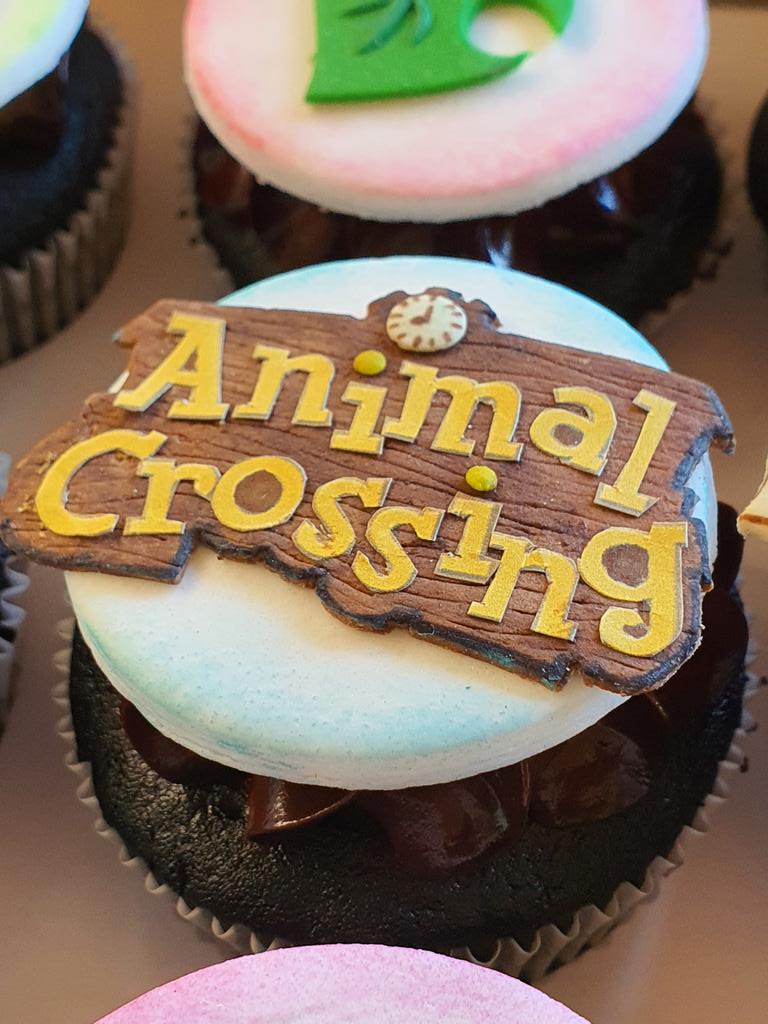 dreamsnfox's tweet photo. Hello Birthday Cupcakes!!! #AnimalCrossingNewHorizons 
#dodocodes #itsmybirthday 
#animalka hahaha #AnimalCrossing https://t.co/qLumdamS8O