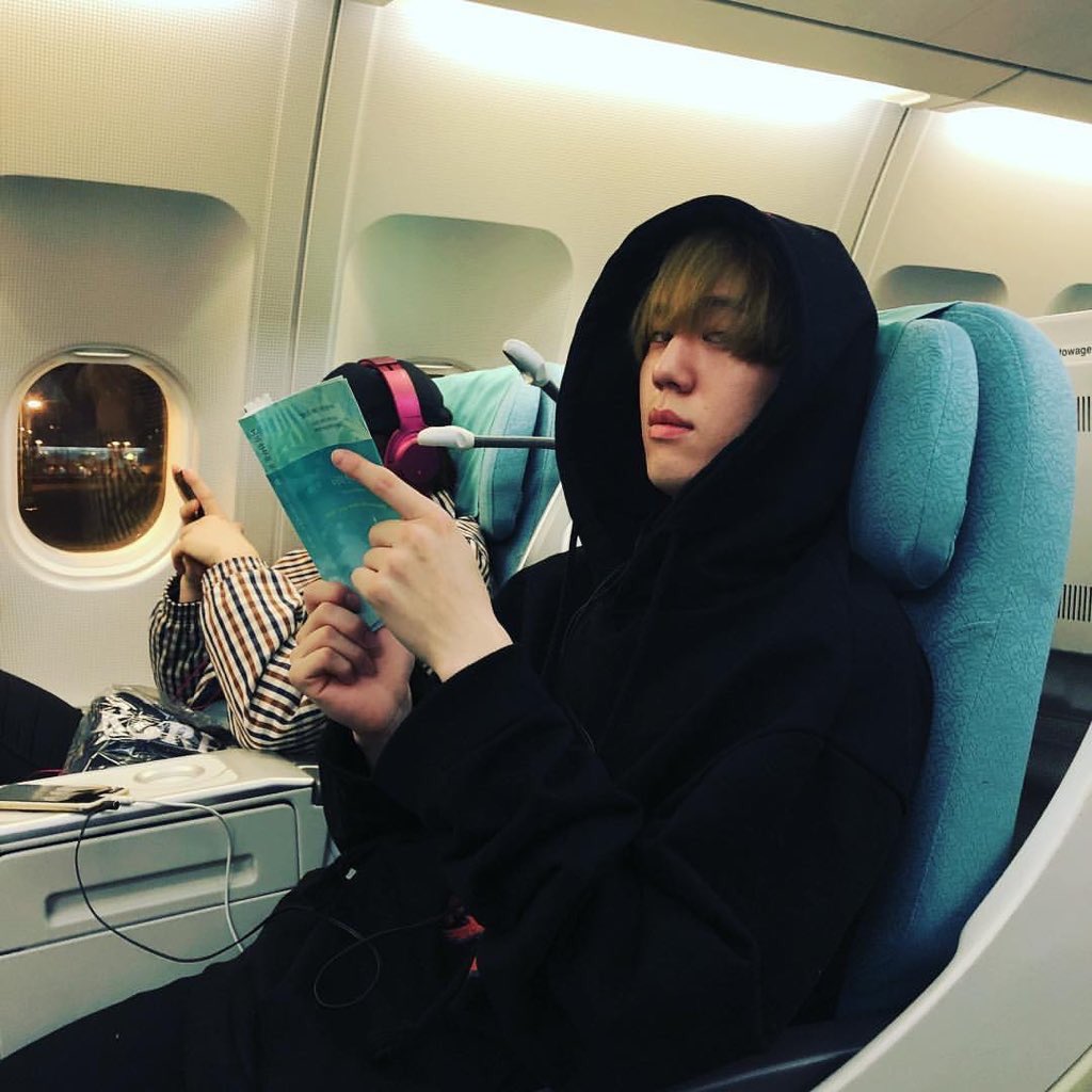 iFuck7official's tweet photo. #CHRIS2 🌆 Si me preguntan por esta facha emo y cara de haber llorado por 2 horas seguidas, efectivamente, todo es gracias a que no he dejado de escuchar #ShiroiCrySong y no sólo sufro por la letra, sino porque mi chiquito está creciendo y es un hombre con pelos en las bolas. 😭 https://t.co/8rEMWTQil1