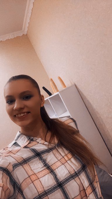 I&rsquo;m online ❤️ https://t.co/ZTnp2ELayB