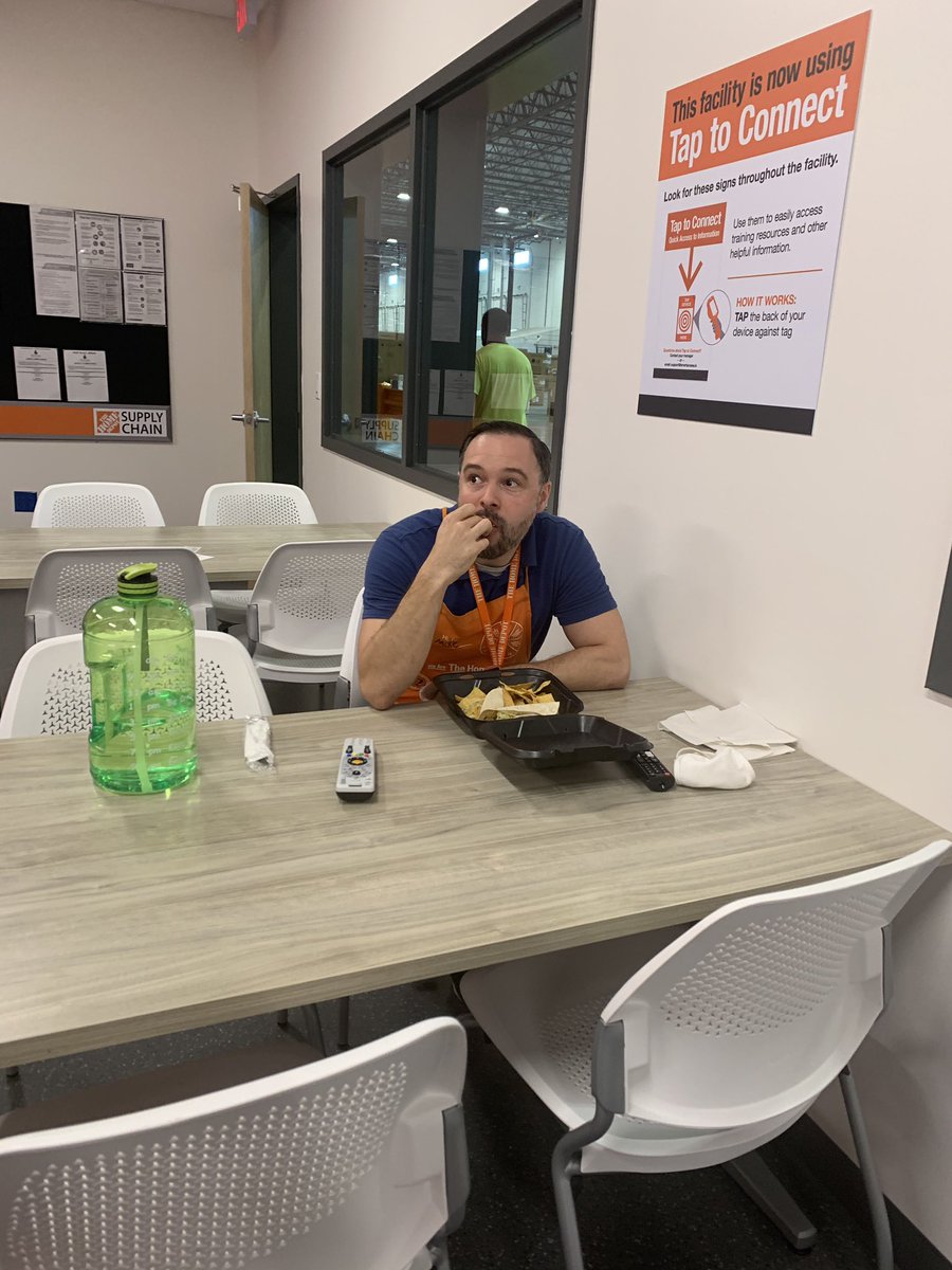 5868Mdo's tweet image. Didn’t you hear, today was TACO TUESDAY!!!! Our manager sure had a mouthful. Rewarding the team for hard work day in and out! #goodeating #recognition #onesc #tacos #teamwork @DustinYoungTHD @jenny_helme @PharaPlancher1 @JonSekelsky