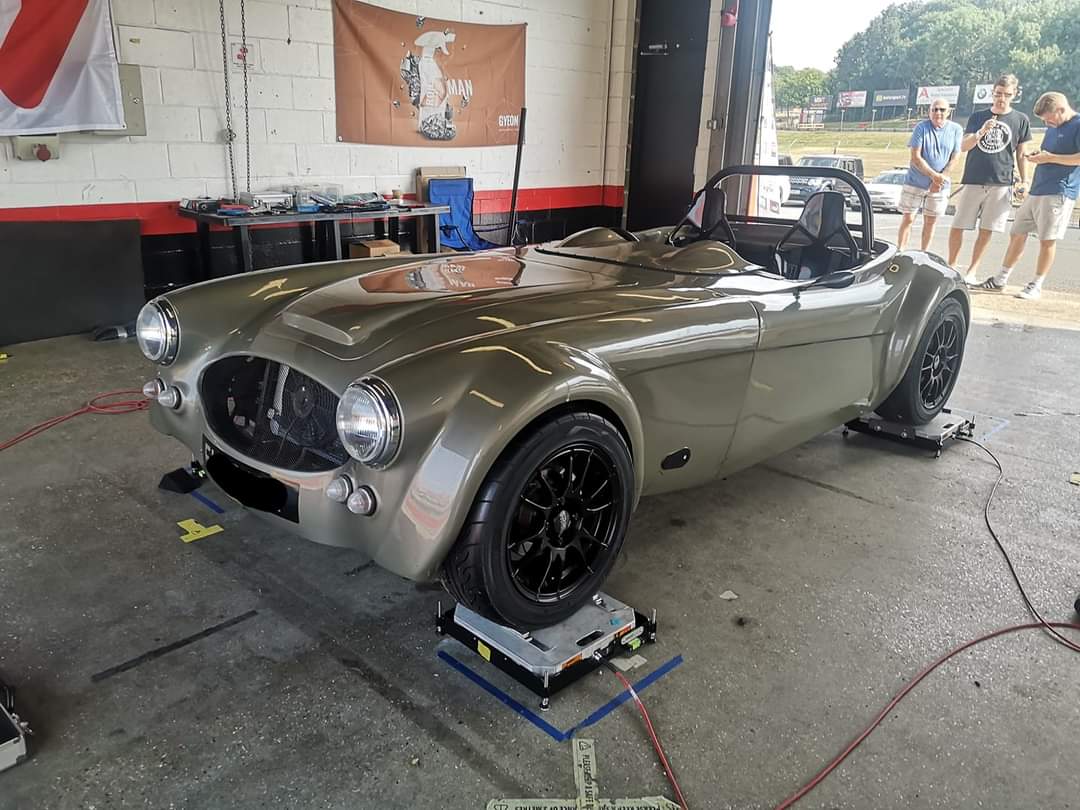 chassissetup's tweet photo. Cool Healey bodied MK Indy corner set up

#allsquarewrapnride #kitcar #trackcar #trackday #brandshatch #msvtrackdays #geometry #camber #caster #toe #rideheight #cornerweight #cornerweightsetup #mobilesetup #wecometoyou #mobilechassissetup #mobilesetupservice #mobilestickerservice https://t.co/vkM8KGtOOu