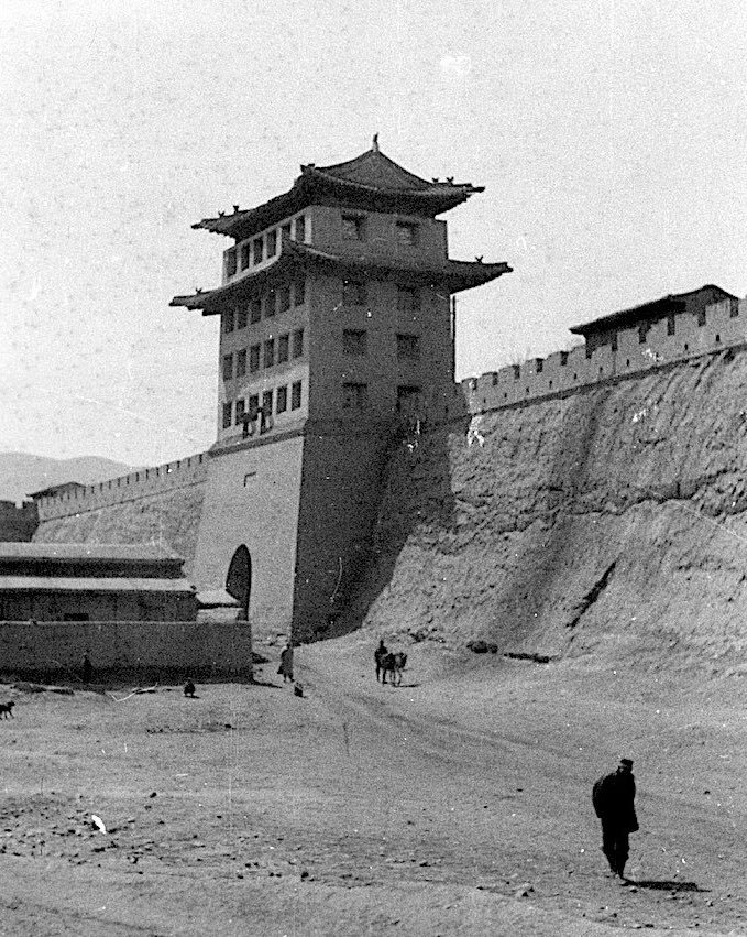tongbingxue's tweet photo. Lanzhou, in China’s NW Gansu Province, 1934, by Carter Holton. https://t.co/7CHfTweckz