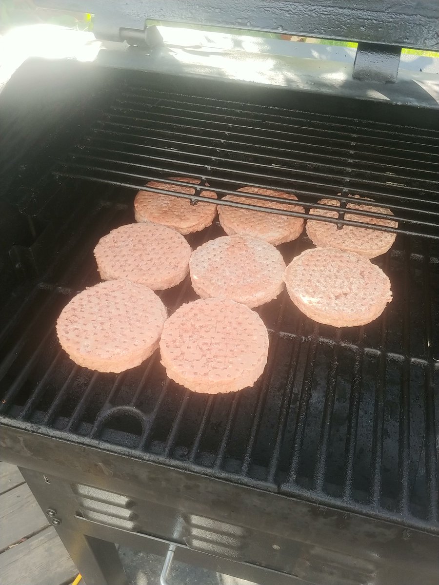 RobMeekel's tweet photo. #StupidStore sirloin burgers on the smoke. https://t.co/jpJyKbK0I6