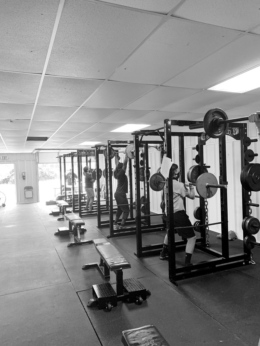CT_Barbell_Club's tweet photo. Never missed a beat. #BuiltDifferent #FearTheFarm https://t.co/URzuLr3KtX