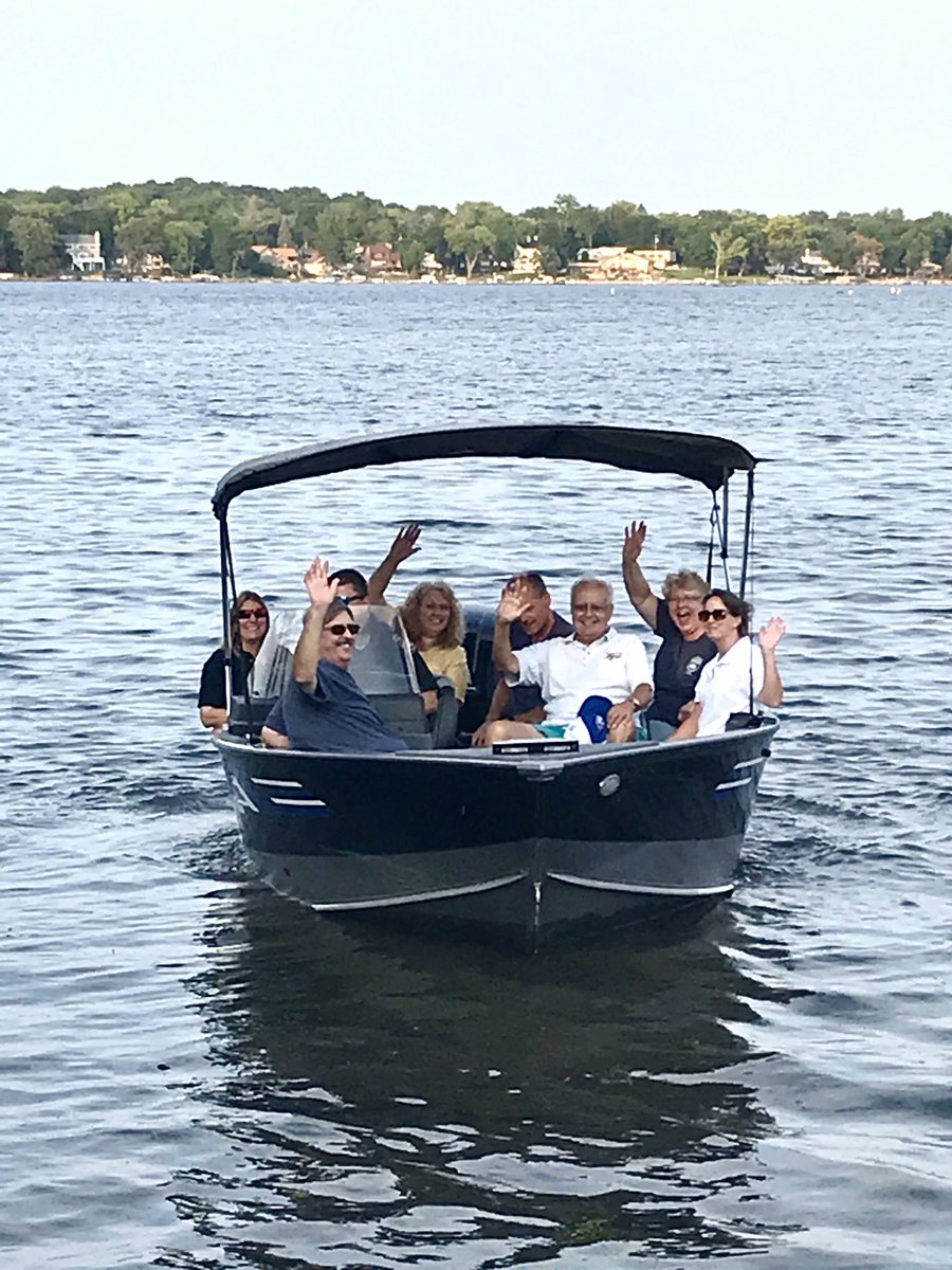 MuskegoPolice's tweet photo. A special thanks to our Citizens Academy Alumni Association for our new Bimini top! #cruisininstyle #nosunscreenneeded https://t.co/IvYdP5dxlj