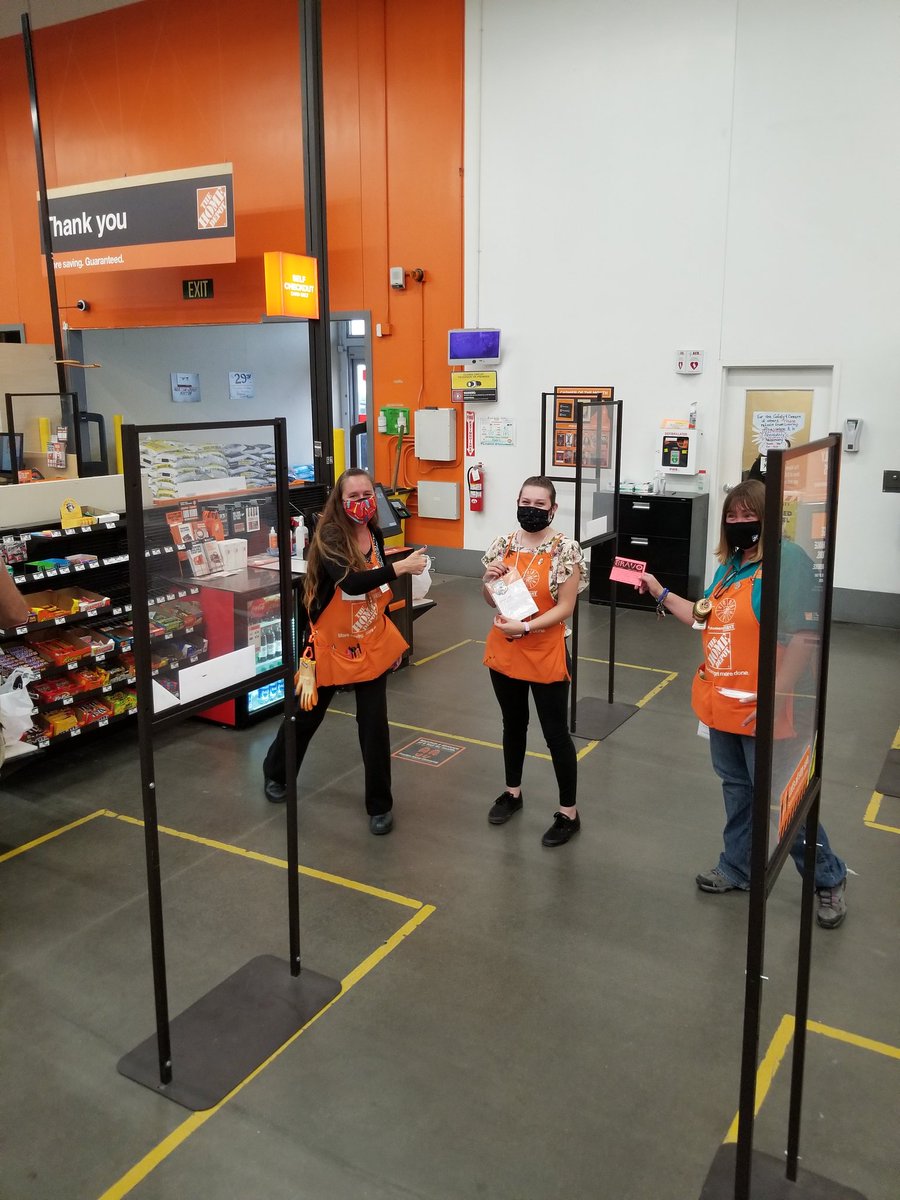 shadhaller's tweet photo. #getd18 recognizing Alli for driving Greet Engage Thank behaviors! This was also her very first homer! Great job Alli @BarbJPMD @TomOrrPMD @NagyAndrew @ChadKrausTHD @suemccu0446 @PID18THD @ChanceHaller @ https://t.co/3NA4I1hf6T