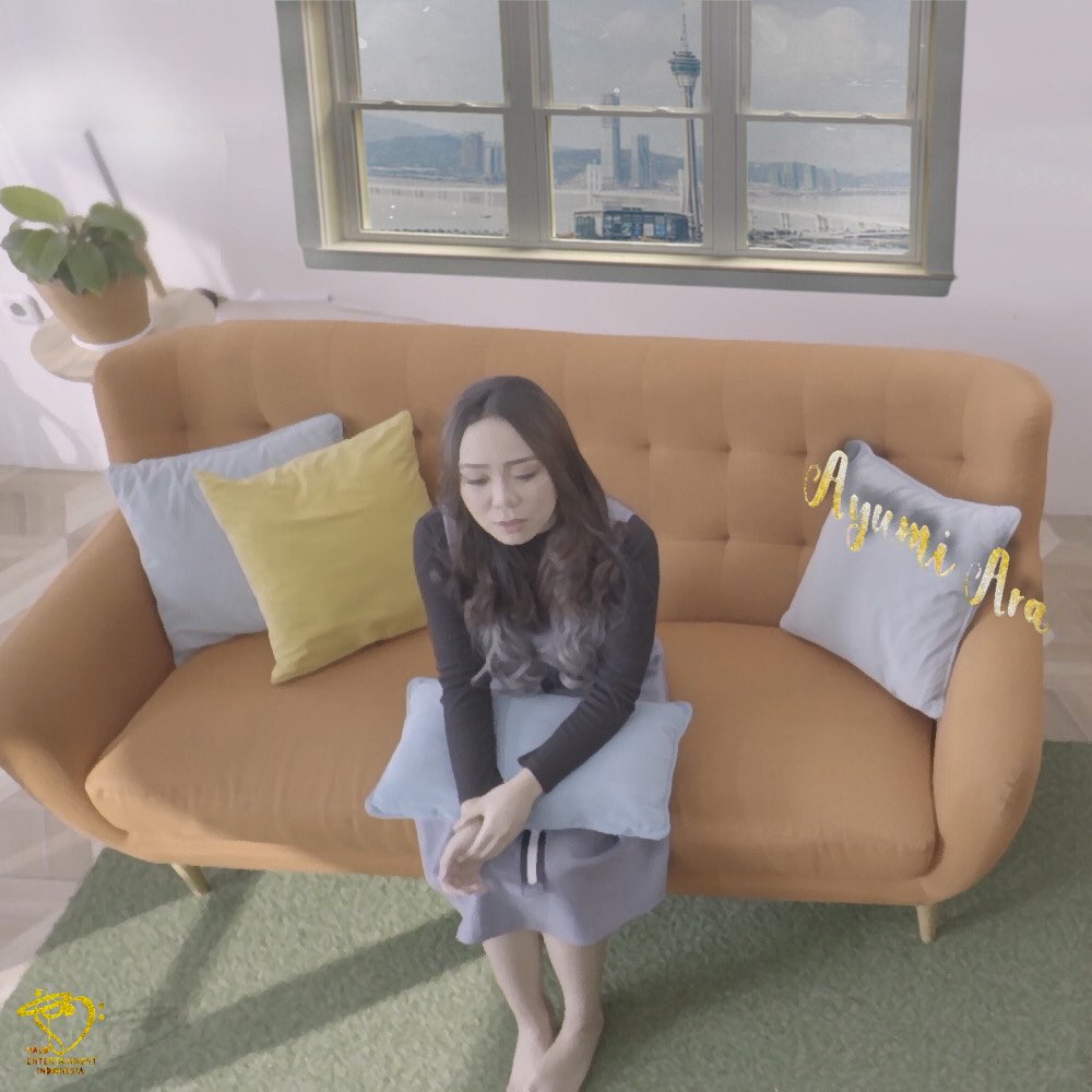 Aku Semakin Terluka (Cinta Aku Menyerah) - Ayumi Ara - JOOX. Ayo dengarkan sekarang di JOOX! #jooxid