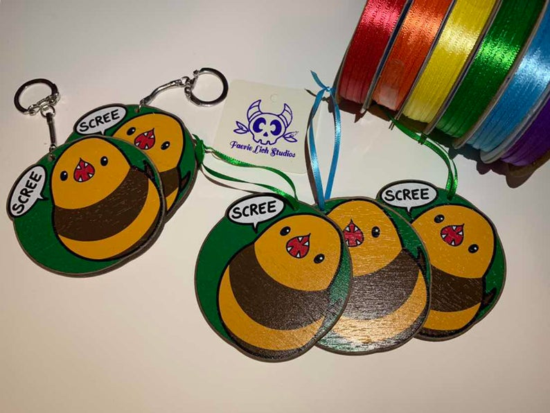 FaeLich's tweet photo. I have so many of these guys left... I'm thinking about bumping down the price to $3? I just want to sell them all so I can make more things to sell TuT
#FFXIV #artistsontwitter #GSoR #Scree #starvingartist #keychains #Ornament #ffxivminions #greatserpantofronka https://t.co/6nnBEExZWw