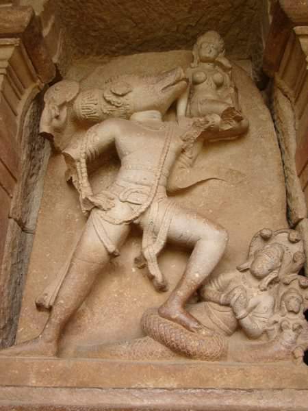 Immadi Pulakeshi assumed the title of Parmedhwara after d famous victory over Harshavardhana. was not only a great warrior, also a shrew political analyst and a humane ruler. His generosity for the people of Kanchi after defeating palllava is one such example. #ಇಮ್ಮಡಿಪುಲಿಕೇಶಿ