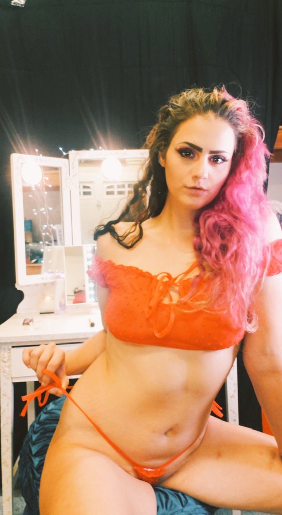 lillith_xox's tweet photo. I love when my subs spoil me 🥰😍👑💅
https://t.co/GGHizkGNvT
#onlyfans #onlyfansbabe #findom #findomsubwanted #paypigswelcomed #paypigs #makeup #spoilme #goddess #approachproperly #sendeverything #ONLYFANSLINKINBIO #onlyfansmodel https://t.co/WNMnbmGS7l