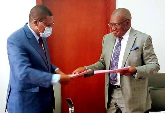 Alfredo Mitogo Mitogo Ada recibe las funciones de Ministro de Trabajo, Formento de Empleo y Seguridad Social.-