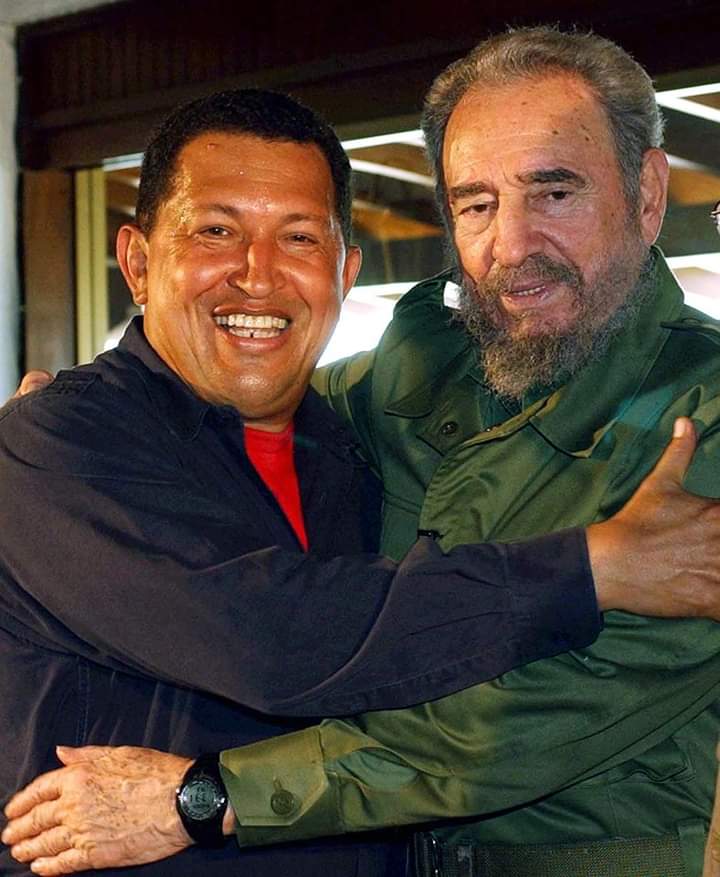 Dos grandes que unieron pueblos y movilizaron masas. Hoy Cuba y Venezuela se mantienen firmes ante un imperio que se muestra cada vez más agresivo. #Cuba #Venezuela @LindaSaludBb @cubacooperaara1 @PepeAnt40087655 @OrlandolvarezA5 @beatriz77748 @