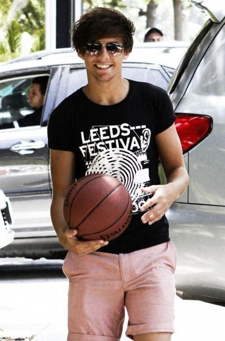 Lou started to use the LEEDS shirts too