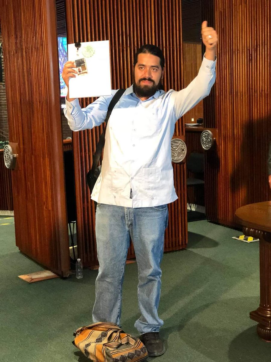 Diego del Bosque (@diegodelbosquev) on Twitter photo Hace 2 años conocí <a href="/Mx_Diputados/">H. Cámara de Diputados</a> , un lugar majestuoso.
El personal de seguridad me tuvo afuera media hora, no creían que fuera diputado.
No los culpó, estos espacios estaban reservados para las élites, hoy los representantes nos parecemos a nuestros representados. Hace 2 años conocí <a href="/Mx_Diputados/">H. Cámara de Diputados</a> , un lugar majestuoso.
El personal de seguridad me tuvo afuera media hora, no creían que fuera diputado.
No los culpó, estos espacios estaban reservados para las élites, hoy los representantes nos parecemos a nuestros representados.