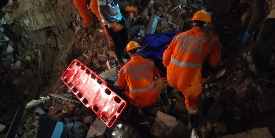#Maharashtra | Death toll rises to 15 in the building collapse incident in Raigad. Rescue operation is still underway. https://t.co/TsqMVLscpg