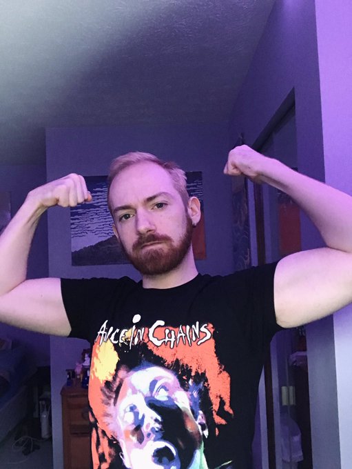 Been trying to work out. My tiddies need some work but my arms are starting to look bigger I think https://t