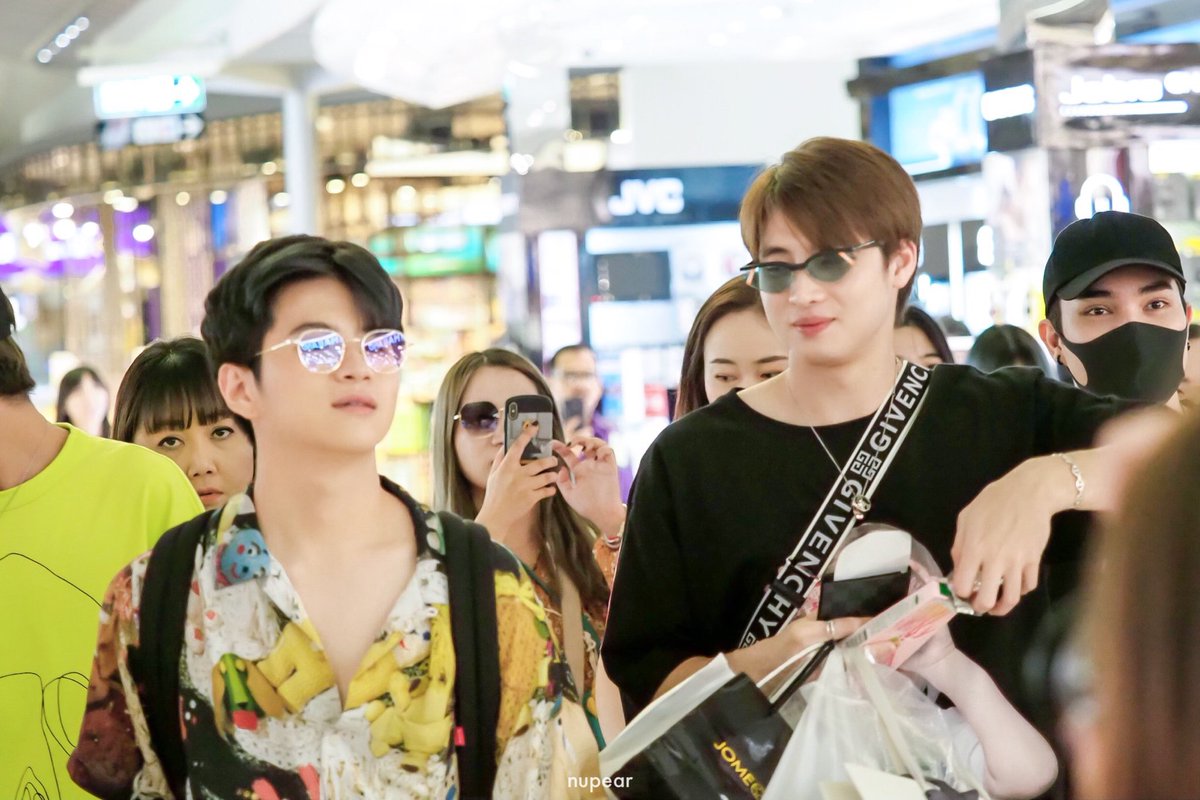 Chỉ là mình save lung tung thôi chứ mình có nhiều hình hay ho lắm T_TMean's eyes on Plan p.18Cre logo #2wishเรียกกลับบ้าน