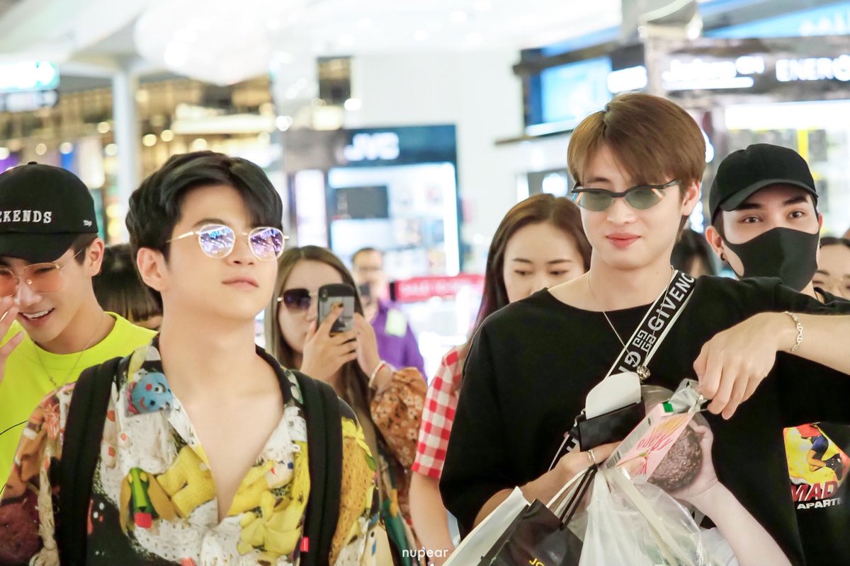 Chỉ là mình save lung tung thôi chứ mình có nhiều hình hay ho lắm T_TMean's eyes on Plan p.18Cre logo #2wishเรียกกลับบ้าน