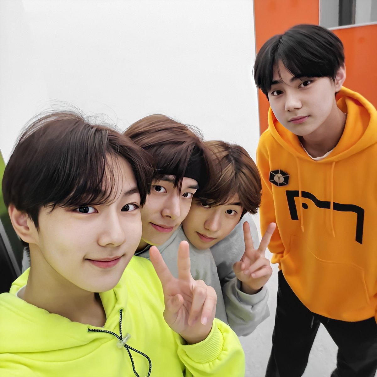 enhypen logo desktop wallpaper total update