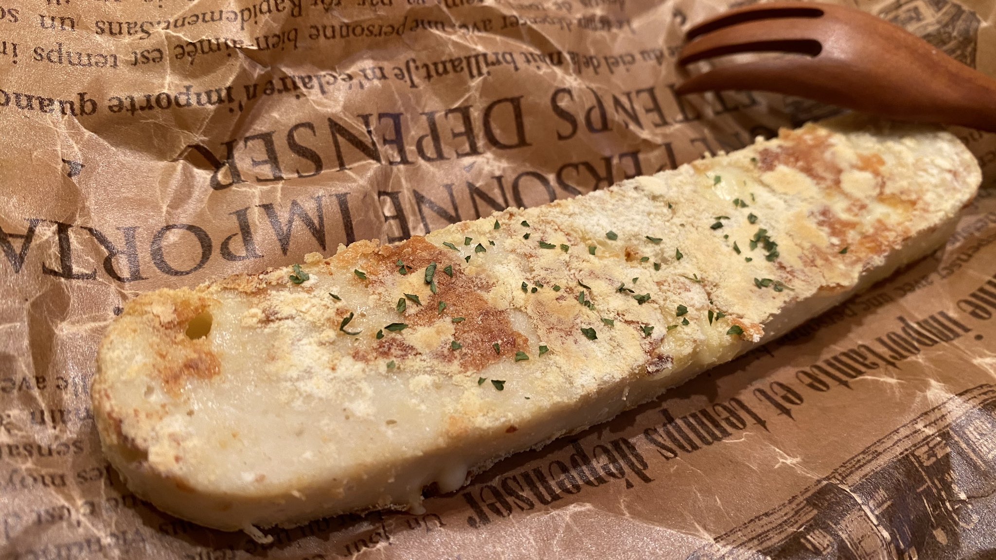 いよちゃん カレー探検家 On Twitter 本日のコンビニ飯 チキンとチーカマの配合って感じの味でした アドバイス通り プリマハムの サラダチキンの方が美味しいです ティラミスタルトはクッキーが強くてチーズが弱い リピなし 白くまはなかなかいけます 小豆