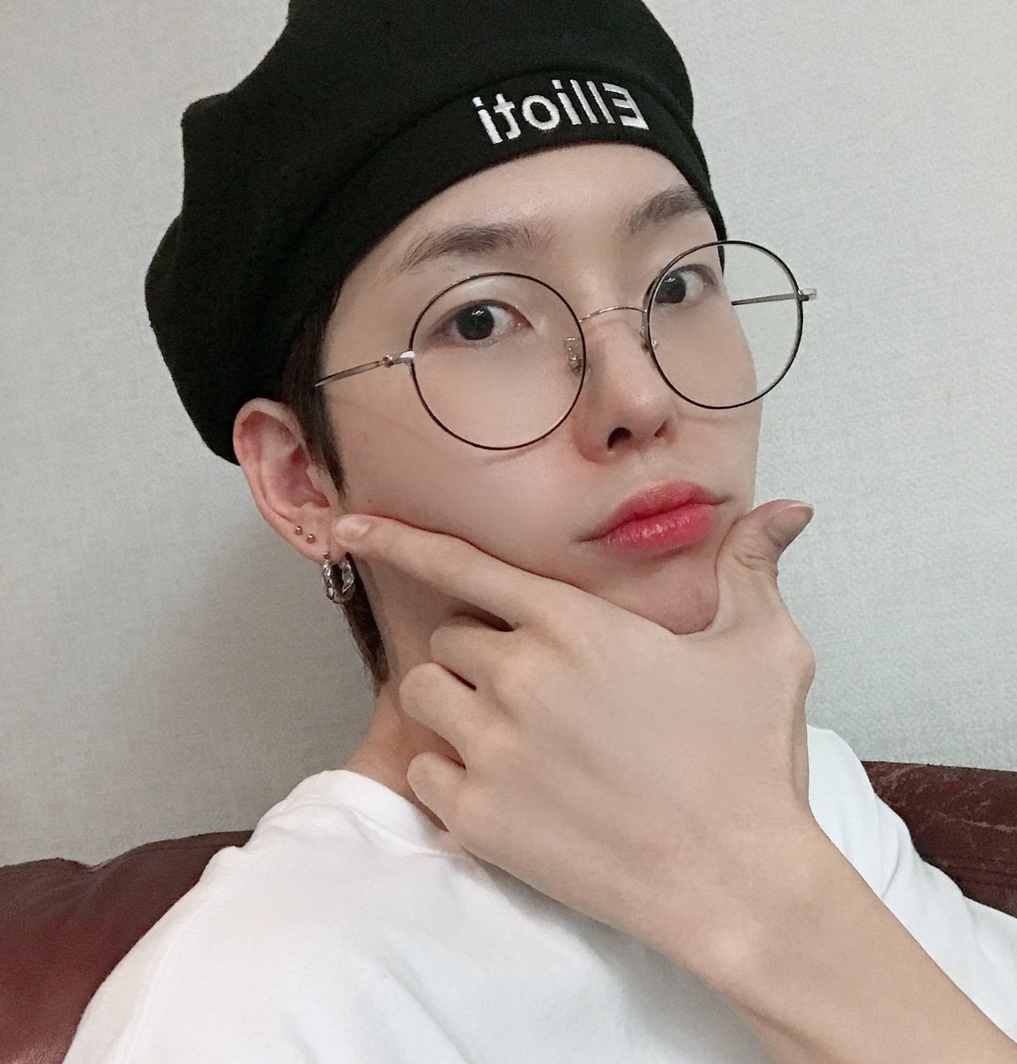 ELASTofficial's tweet image. 안경 쓴 라노😎 vs 안경 안 쓴 라노😊 우리 엘링들의 선택은?!😆❤️
(+외출 할 때 불편하더라도 마스크 꼭 꼭 쓰고 다니기!! 오늘도 사랑해❣️)

#엘라스트 #라노