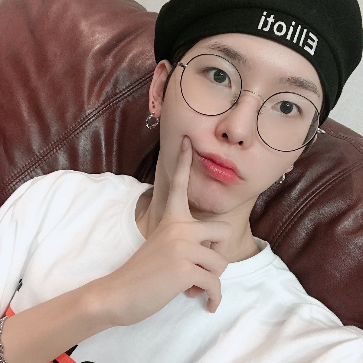 ELASTofficial's tweet image. 안경 쓴 라노😎 vs 안경 안 쓴 라노😊 우리 엘링들의 선택은?!😆❤️
(+외출 할 때 불편하더라도 마스크 꼭 꼭 쓰고 다니기!! 오늘도 사랑해❣️)

#엘라스트 #라노