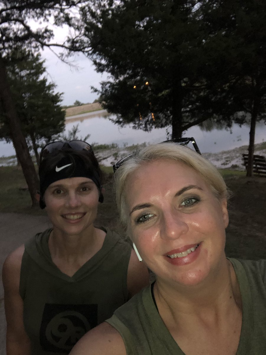 renaefight's tweet photo. Getting ready for our Dawg Pound Dash 5K! 💚🐶🏃♀️ #onceapointeralwaysapointer https://t.co/vjuv5PW1p0