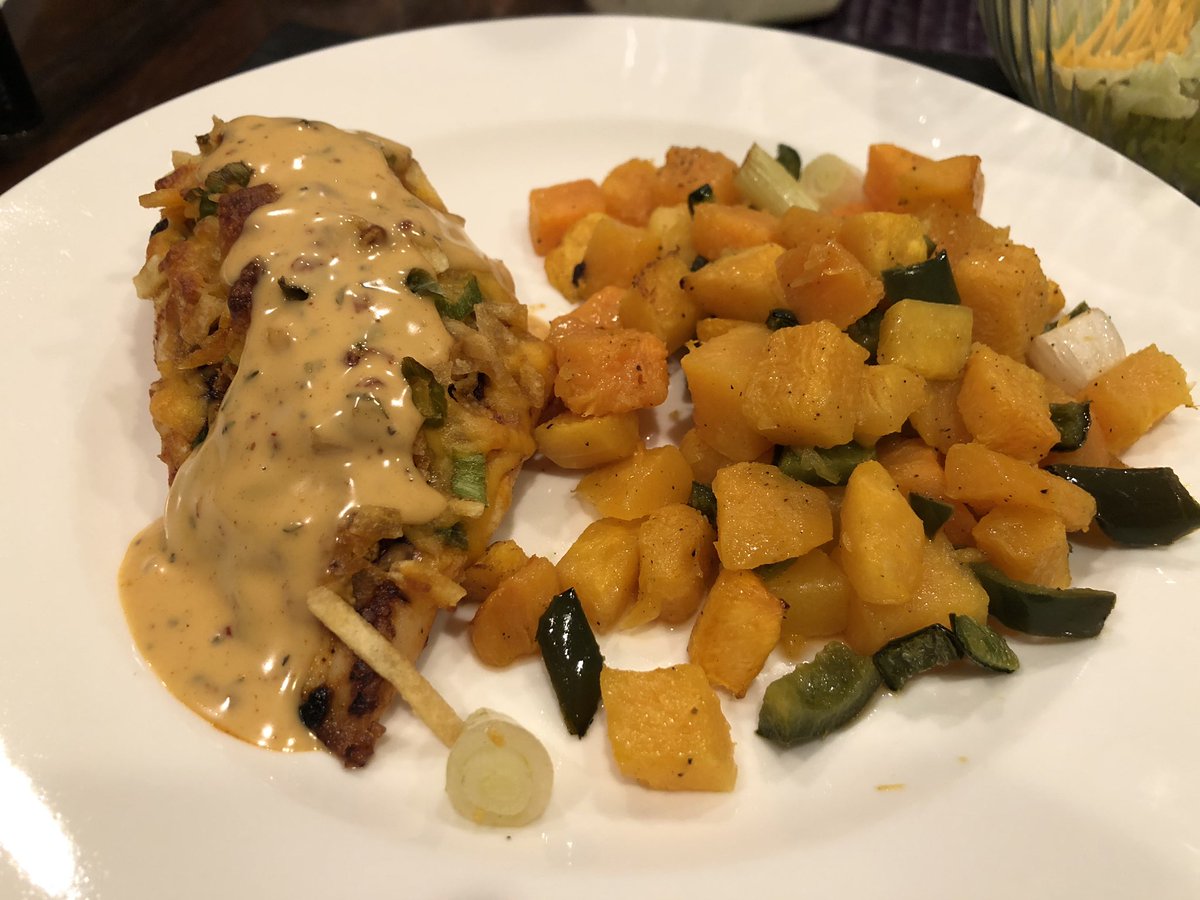 gboi's tweet photo. After 12-hr shift, I’m devouring this! #husbandsthatcook 👨🏻🍳🥰
#home #dinner #homecooking #dinnerfortwo #couple #hecooks #food #foodie #latedinner https://t.co/sczwzyyovc