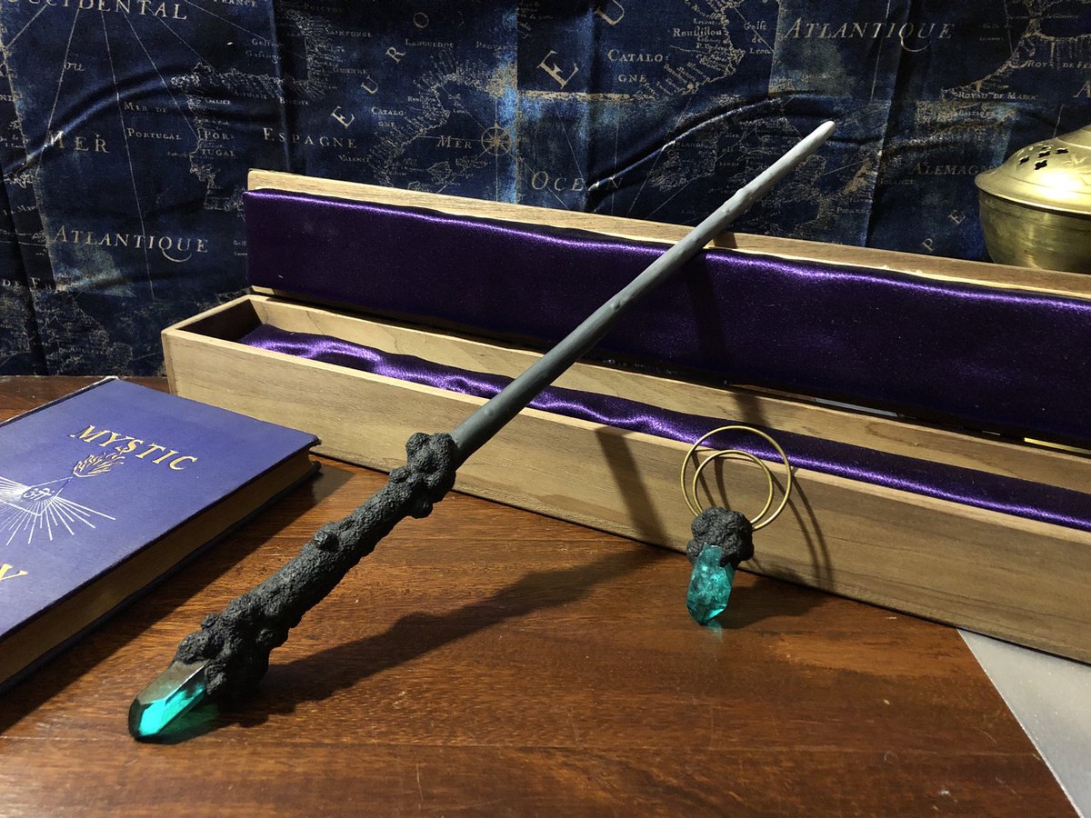 latest addition to my #TrismegistusCo shop..... the Dark Temptress Wand #harrypotter #magic #cosplay #handmadewand etsy.me/3aURdtc