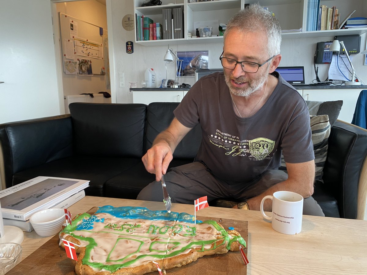 ZERO74N's tweet photo. Celebrating 25 years of #Daneborg fieldwork by Egon -the backbone and DNA of #MarinBasis.
@GCRC_GINR @ARC_AU @GEM_Arctic https://t.co/Kjnl0p08Lq