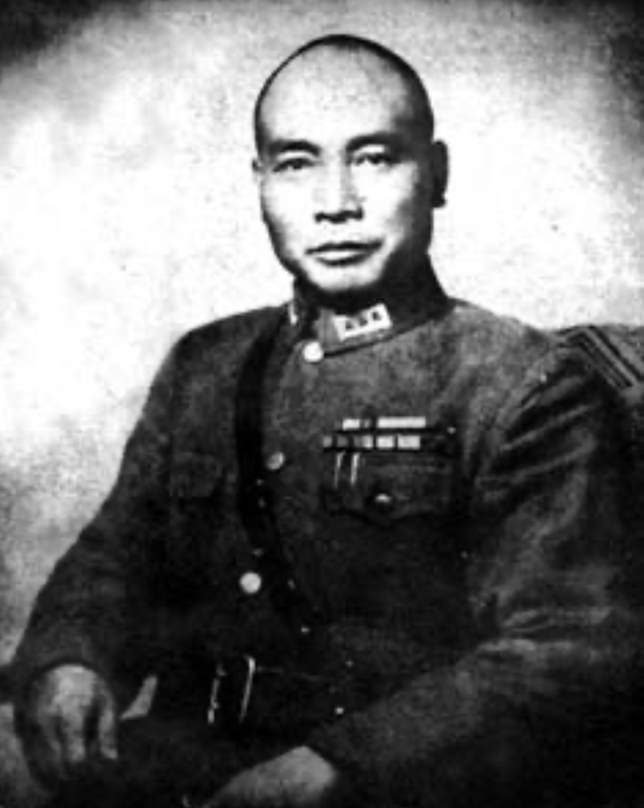 4) General Tang Enbo, classic example of someone who peaked early-mid career, then became progressively and ultimately completely useless by time he was charged with defense of Eastern China south of Yangtze River, including Shanghai and capital Nanking, from communists in 1949.