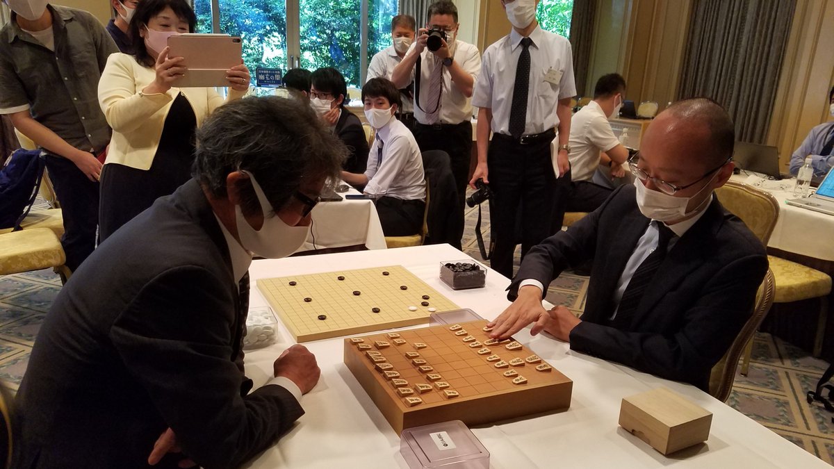 聡太の将棋(将棋まとめ)【動画・画像】囲碁の趙治勲名誉名人VS将棋の渡辺明名人の囲碁と将棋の同時対局キタ━━━━(゚∀゚)━━━━!!コメントする