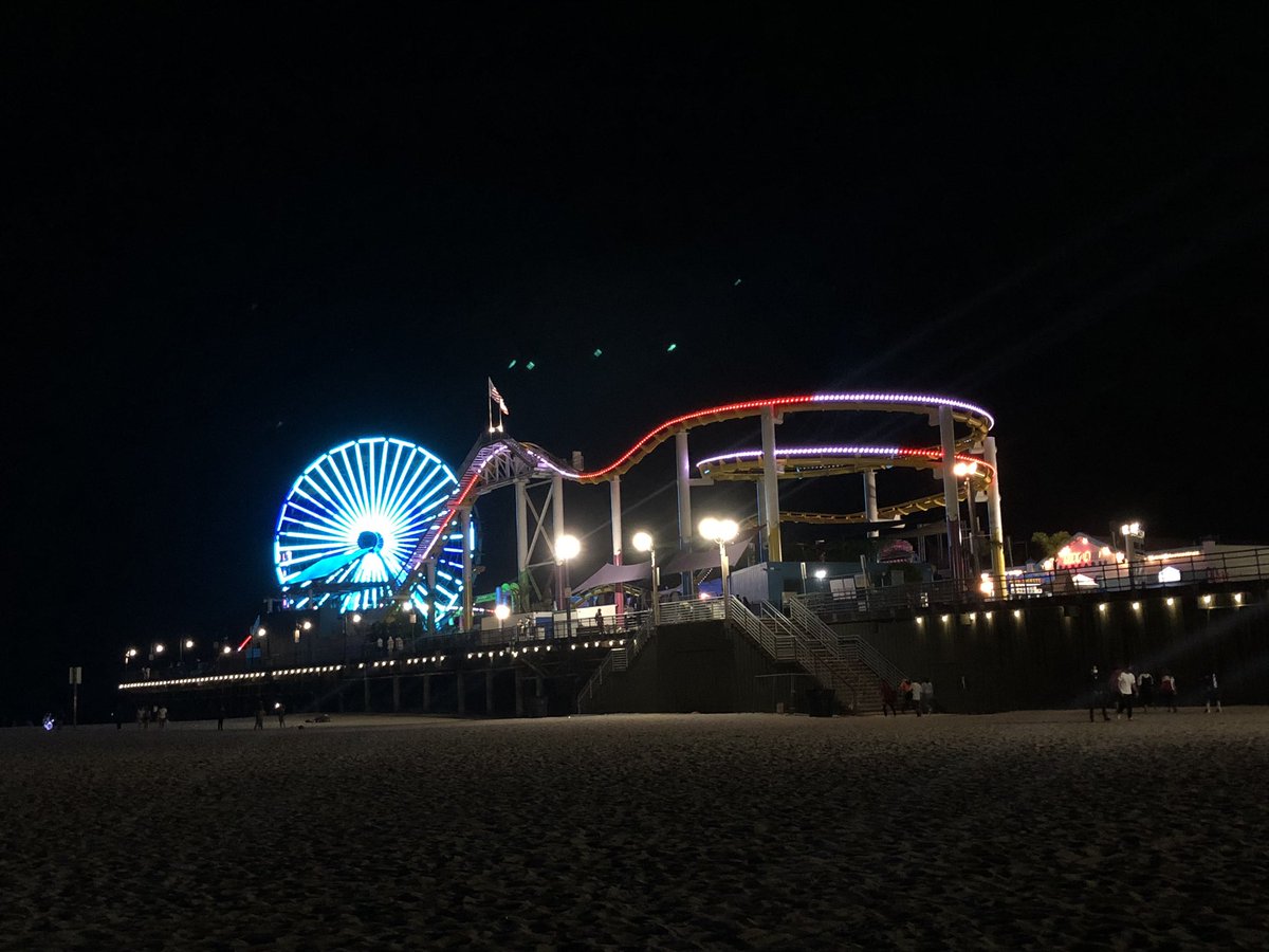 ChasingAguilars's tweet photo. I am a little obsessed with the Santa Monica Pier at night #SantaMonica https://t.co/9keq0wO80C