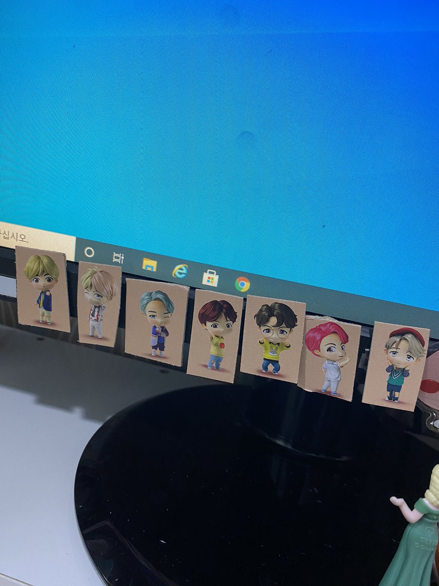 seokjin4evs's tweet photo. Got my TinyTans stuck to my work comp 😂 #tinytan #bts https://t.co/yer52L5hRQ