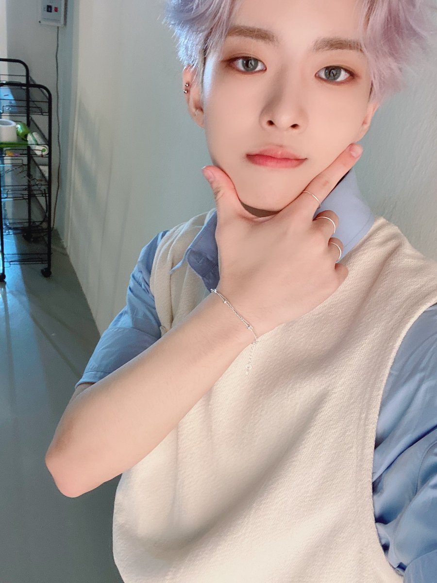 NewWorld_VICTON's tweet photo. [#수빈] 다들 좋은하루✊✊ https://t.co/O80raRZwrV