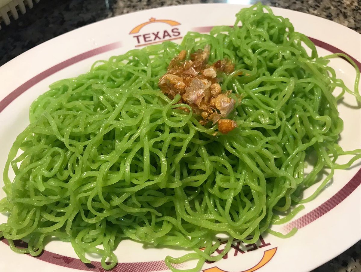 GerrardNan's tweet photo. เท็กซัสสุกี้ เยาวราช ซอยผดุงด้าว สุกี้ยากี้เก่าแก่อีกร้าน น้ำจิ้มกวางตุ้งแบบmk แต่เนื้อเหลวกว่า เมนูมีให้เลือกเยอะ ละราคาไม่แพงเลย วัตถุดิบคุณภาพใช้ได้ เป็ดย่างเนื้อเป็ดหนึบแน่น น้ำราดหวานแต่ไม่โดด เสิร์ฟพร้อมถั่ว หมี่หยกเส้นเงางามไม่มันไปและไม่เกาะกันเป็นก้อน #อร่��ยไปแดก @aroii https://t.co/KEgw8dG1Gj