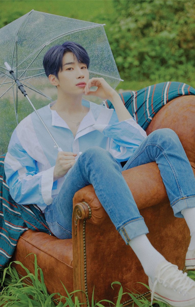 Seungwoo- Parent mutual- has many "anaks" or children among their moots.. or even among their idols- rich and buys many sets of their faves' albums- quite ia sometimes because busy making money..but will fight if their faves are being hated on 