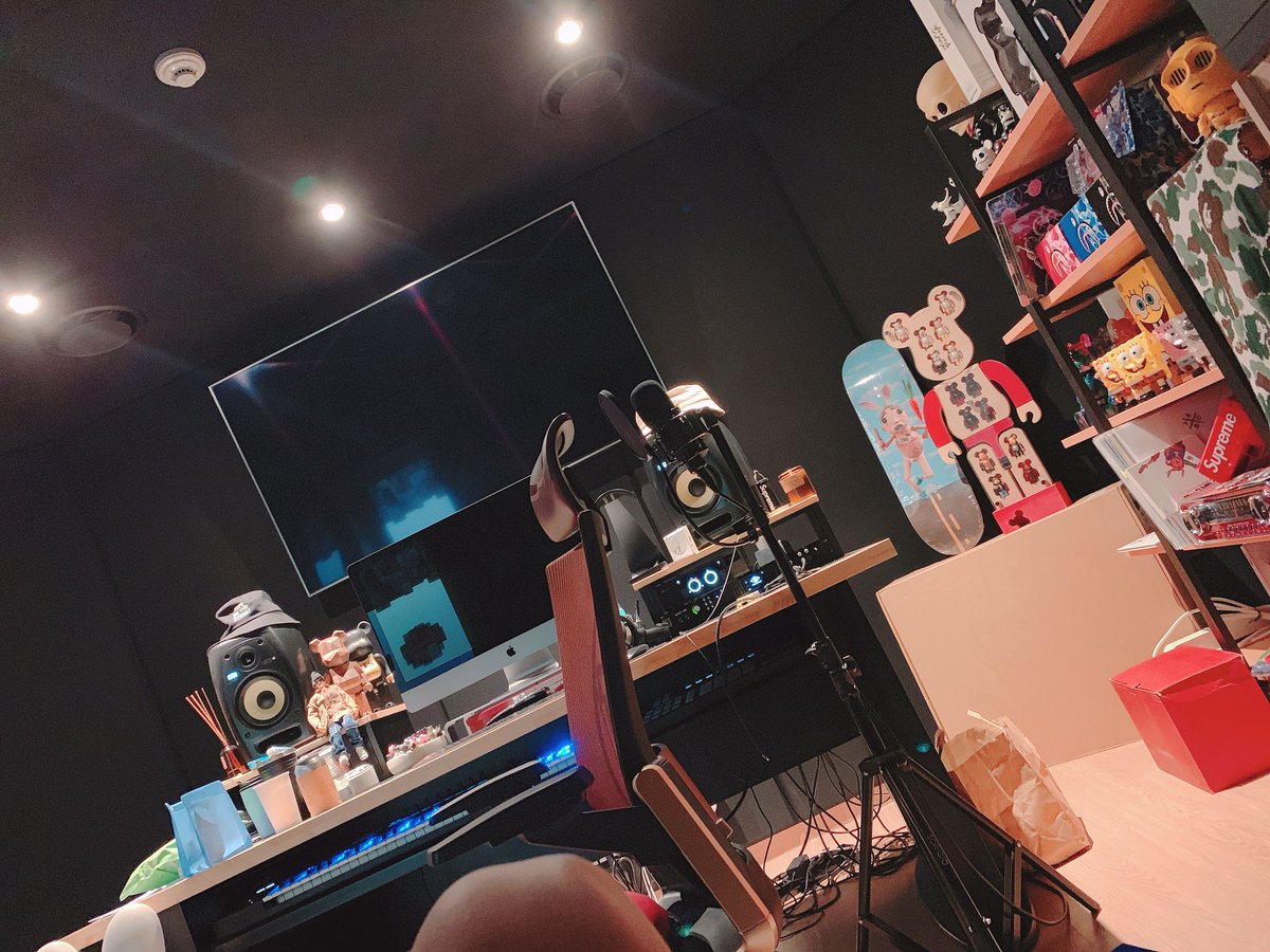 he posted this when he was working on his music.... at 2am in the morning.... hes so hardworking i love him sm