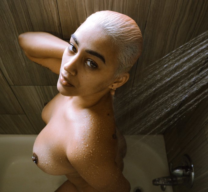 2 pic. Goodmorning beautiful people! 🥰 https://t.co/qnStjExMrj