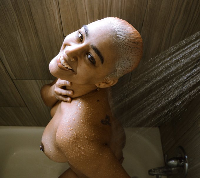 1 pic. Goodmorning beautiful people! 🥰 https://t.co/qnStjExMrj