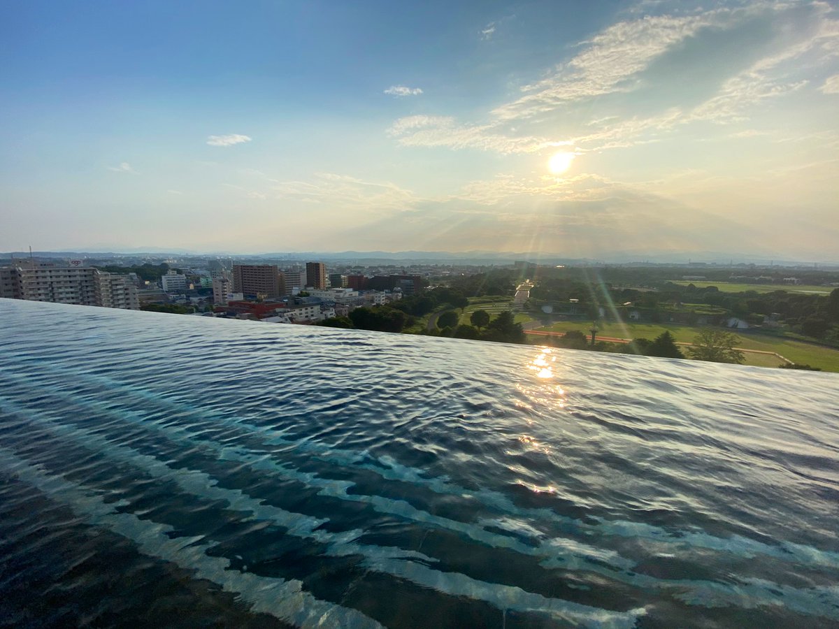 カシワギヰチ花 Ichika Kashiwagi 立川のsorano Hotelにあるインフィニティプール 奥の景色の中に絶えず水が流れ落ちていっていて世界の果てのようだった 建築すごいぞ Soranohotel カシワギヰチ花 Ichika Kashiwagi 立川のsorano Hotelにあるインフィニティプール 奥の景色の中に絶えず水が流れ落ちていっていて世界の果てのようだった 建築すごいぞ Soranohotel
