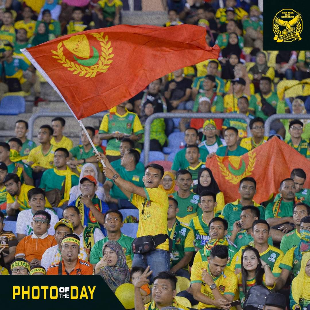 official_kfa's tweet photo. πΈ PHOTO OF THE DAY!
Kibaran Bendera Negeri Kedah Darul Aman!
#KedahFA #KedahFans #Seratarata #PhotoOfTheDay https://t.co/Mminm38msI