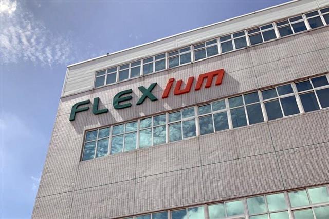 DIGITIMES_EN's tweet photo. Geared towards 5G mmWave: Q&A with Flexium chairman MC Cheng #5G #AI #antenna #Apple #automotive #Bits #chips #chairman #flexiblePCB #Flexium #Interview #IoT #IoV #liquidcrystal #mmWave #MPI #Passive #PCB #otherICcomponents #DIGITIMES https://t.co/4Cbg1nZENl https://t.co/w5gJhFXpkU